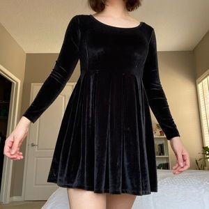 Aritzia black velvet dress
